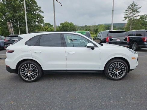 Used 2022 Porsche Cayenne Platinum Edition image 7