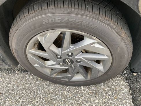 Used 2024 Hyundai Elantra SEL FWD image 17