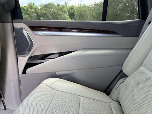 New 2026 Cadillac Escalade Platinum Sport w/ LPO, ONYX Package AWD/4WD image 15