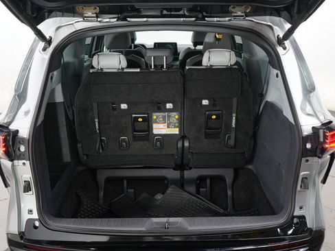 Used 2023 Toyota Sienna XSE FWD image 9