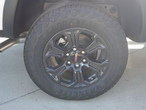 New 2025 GMC Canyon Elevation w/ Convenience Package image 6