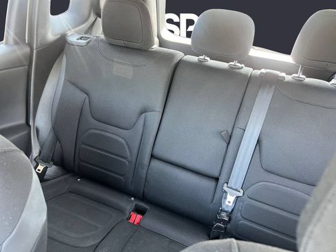 Used 2017 Jeep Renegade Altitude FWD image 13