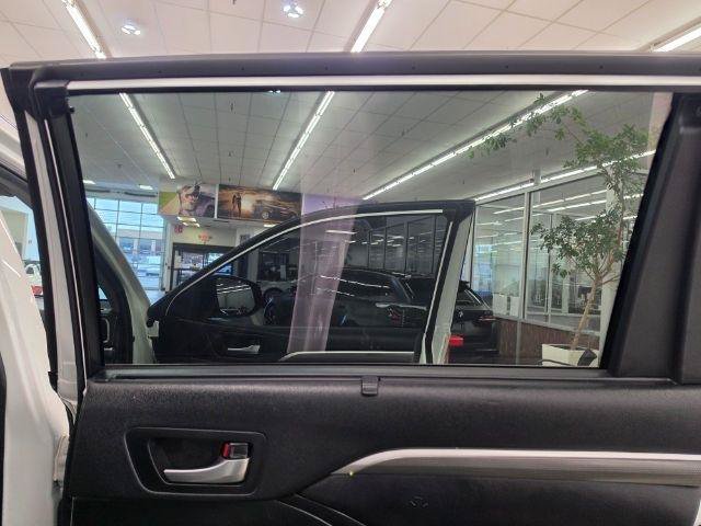 Used 2019 Toyota Highlander SE AWD/4WD image 38