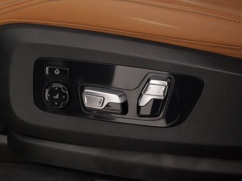 Used 2022 BMW X7 xDrive40i w/ M Sport Package AWD/4WD image 43