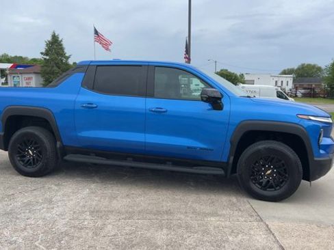New 2025 Chevrolet Silverado EV LT image 2