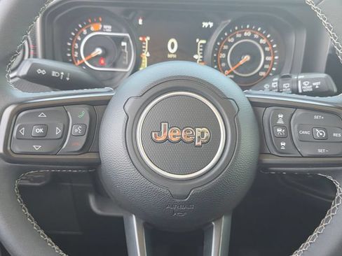 Used 2025 Jeep Wrangler Unlimited Rubicon AWD/4WD image 23