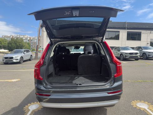 Certified 2022 Volvo XC90 T6 Momentum w/ Advanced Package image 6