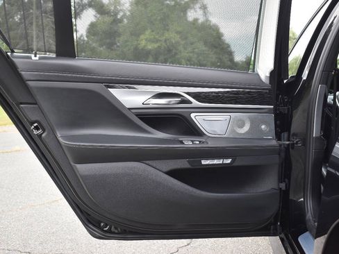 Used 2018 BMW 750i xDrive image 13