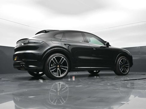 Certified 2023 Porsche Cayenne GTS AWD/4WD image 44