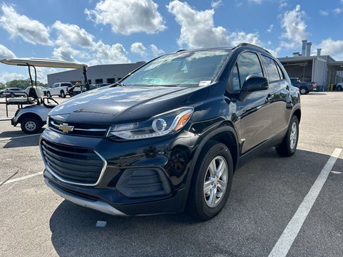 Used 2022 Chevrolet Trax LT w/ Driver Confidence Package image 1
