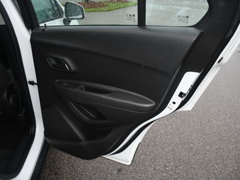 Used 2020 Chevrolet Trax LS w/ Tint and Cruise Package FWD image 18