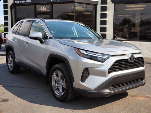 Used 2022 Toyota RAV4 XLE w/ Convenience Package AWD/4WD image 4
