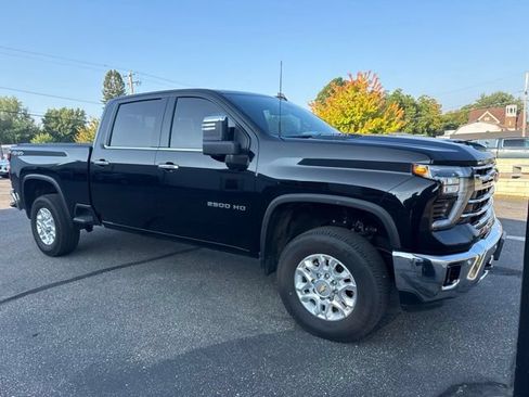 Used 2025 Chevrolet Silverado 2500 LTZ w/ LTZ Convenience Package AWD/4WD image 8