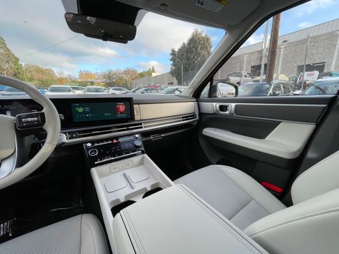 Used 2025 Hyundai Santa Fe SEL FWD image 74