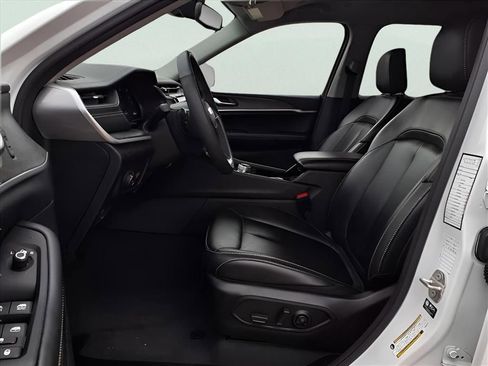 Used 2023 Jeep Grand Cherokee L Limited image 12