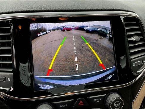 Used 2020 Jeep Grand Cherokee Limited image 14