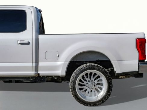 Used 2019 Ford F250 Lariat w/ Lariat Value Package image 11