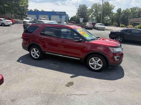 Used 2016 Ford Explorer XLT w/ Equipment Group 202A AWD/4WD image 4