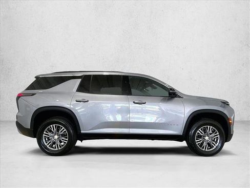 Used 2024 Chevrolet Traverse LT FWD image 5