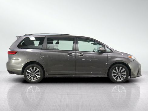 Used 2020 Toyota Sienna LE AWD/4WD image 6