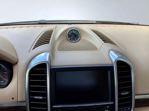 Used 2013 Porsche Cayenne S image 9