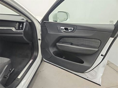 Used 2023 Volvo XC60 B5 Core image 34