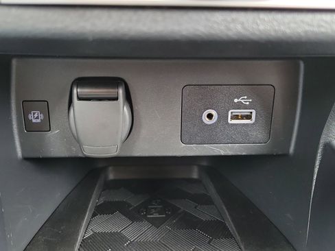 Certified 2025 Nissan Versa SV image 27