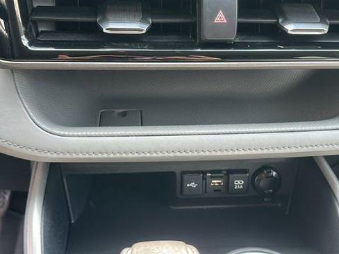 Used 2020 Toyota Highlander LE AWD/4WD image 12