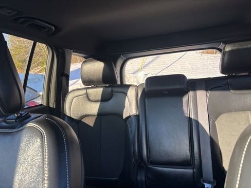 Used 2023 Jeep Grand Cherokee Altitude image 13