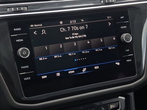 Used 2021 Volkswagen Tiguan SE w/ Panoramic Sunroof Package image 16