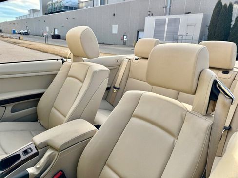Used 2008 BMW 328i Convertible image 17