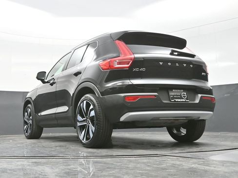 Used 2025 Volvo XC40 B5 Plus image 21