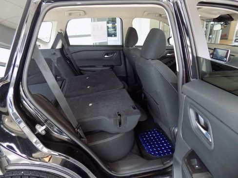 Used 2025 Nissan Rogue SV image 31