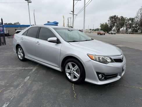 Used 2012 Toyota Camry SE FWD image 5