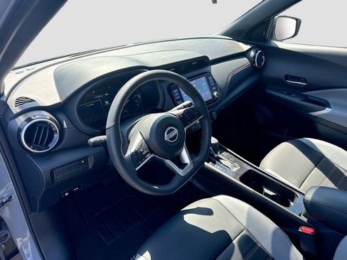 Used 2024 Nissan Kicks SR w/ SR Premium Package FWD image 7