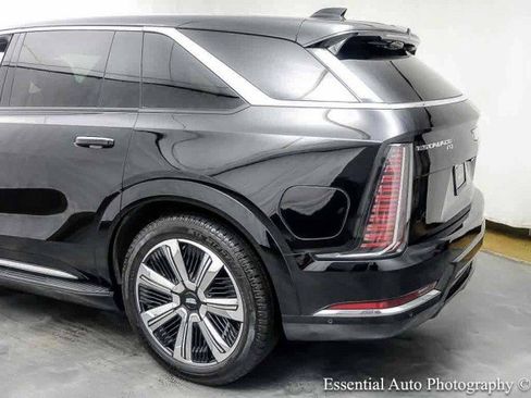 Used 2025 Cadillac Escalade IQ Luxury 1 AWD/4WD image 9