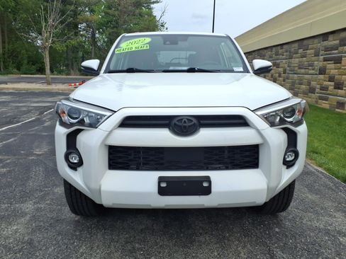 Used 2022 Toyota 4Runner SR5 Premium w/ Moonroof Package AWD/4WD image 3