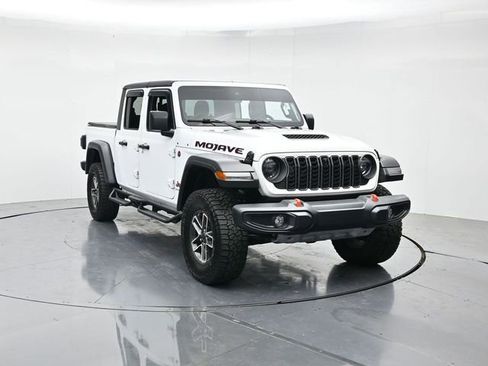 Used 2024 Jeep Gladiator Mojave w/ Technology Group AWD/4WD image 5