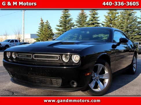 Used 2021 Dodge Challenger SXT image 1