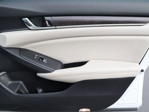 Used 2021 Honda Accord Touring image 24