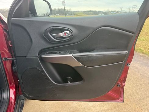 Used 2019 Jeep Cherokee Latitude w/ Popular Appearance Group image 20