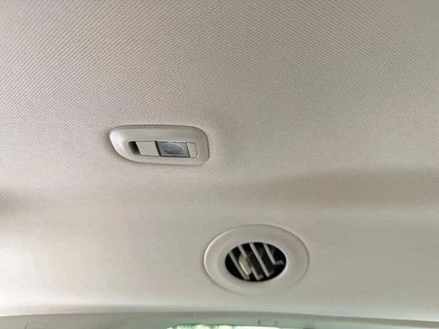 Used 2023 Chrysler Pacifica Limited FWD image 28