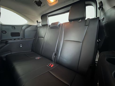 Used 2020 Toyota Highlander XLE image 22