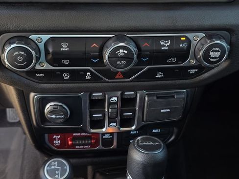 Used 2025 Jeep Gladiator Sport AWD/4WD image 21