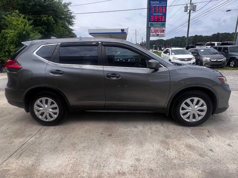 Used 2017 Nissan Rogue S FWD image 7