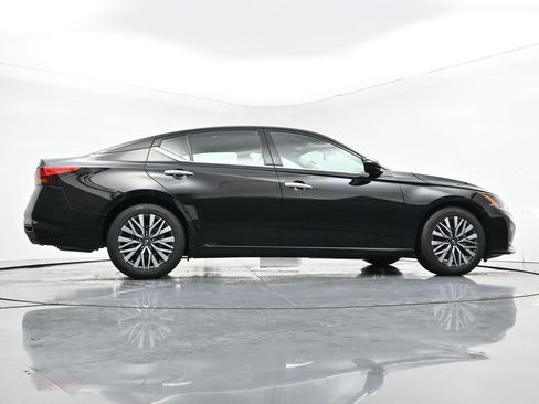 Used 2023 Nissan Altima 2.5 SV FWD image 29