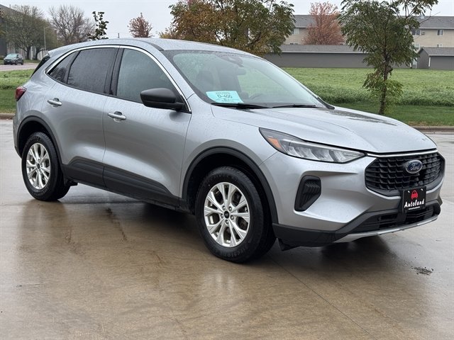 Used 2024 Ford Escape Active AWD/4WD image 2