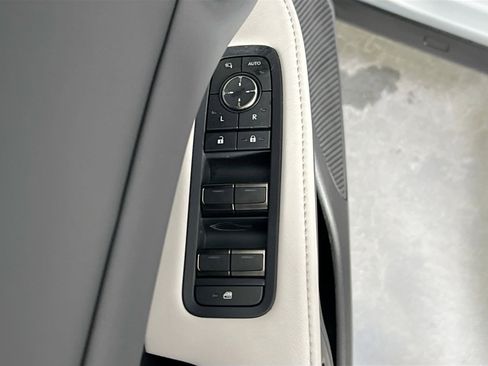 Used 2025 Lexus RX 350 Premium image 17