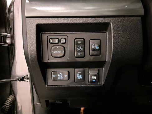 Used 2017 Toyota Tundra Platinum AWD/4WD image 16