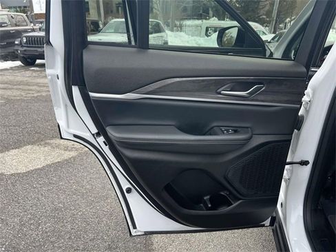 Certified 2023 Jeep Grand Cherokee Limited image 19